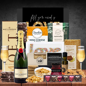 Romantic Moët in the Park Featured Image