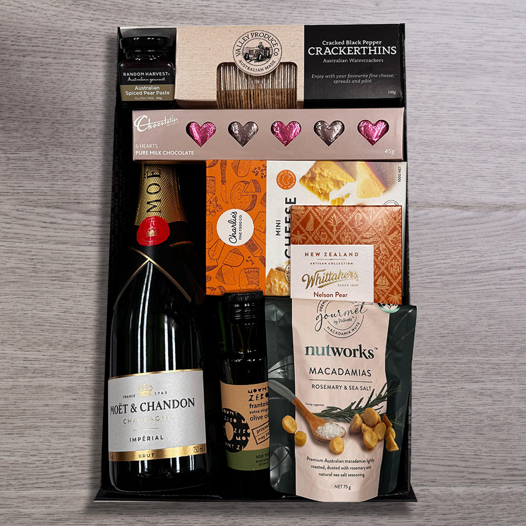 Romantic Moët in the Park